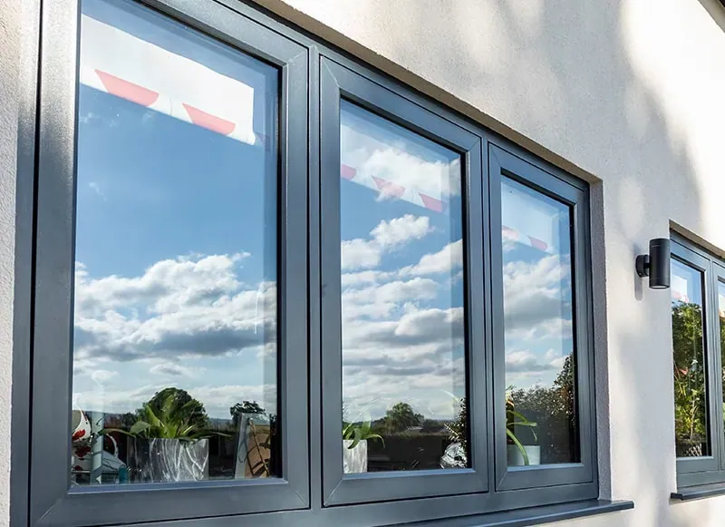 Anthracite-grey flush windows