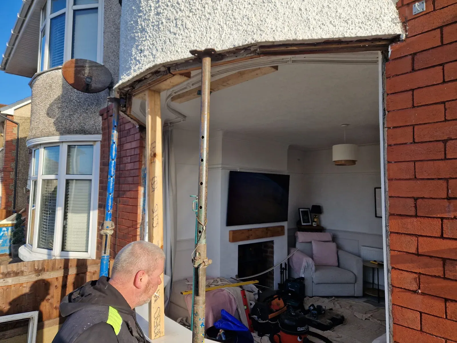 Five-section bay installation